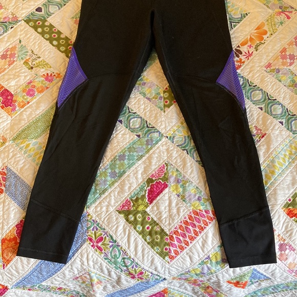 Victoria’s Secret Sport | VSX | Knockout | Athletic leggings with mesh - Picture 3 of 13